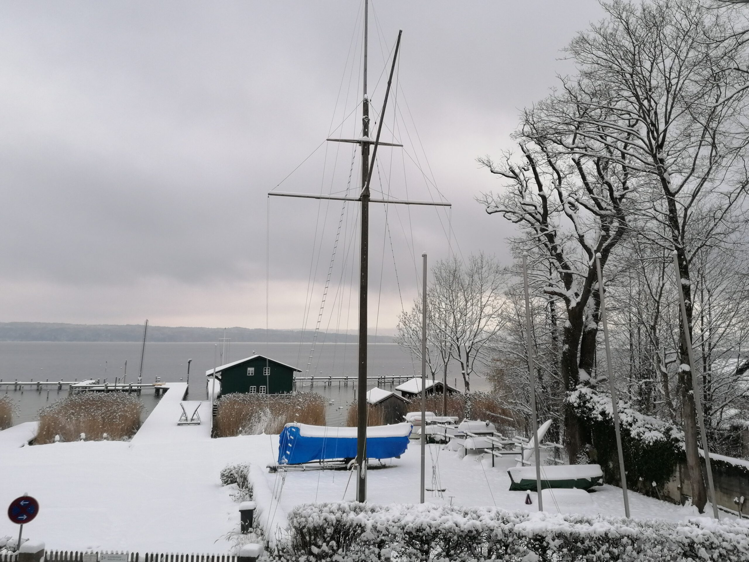 Read more about the article Ein Wintersonntag in Utting. Mit Blick auf den Ammersee.